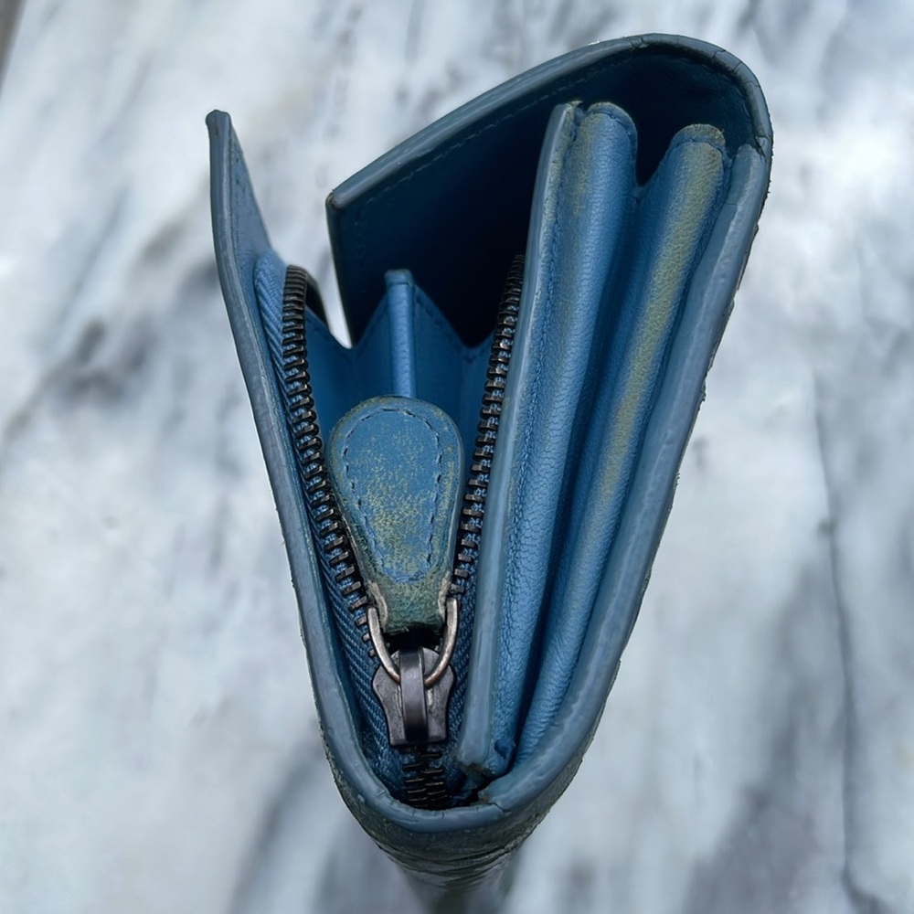 Blue Bottega Veneta woven leather long snap wallet w/ zipper pouch, casual vibe - Picture 9 of 16
